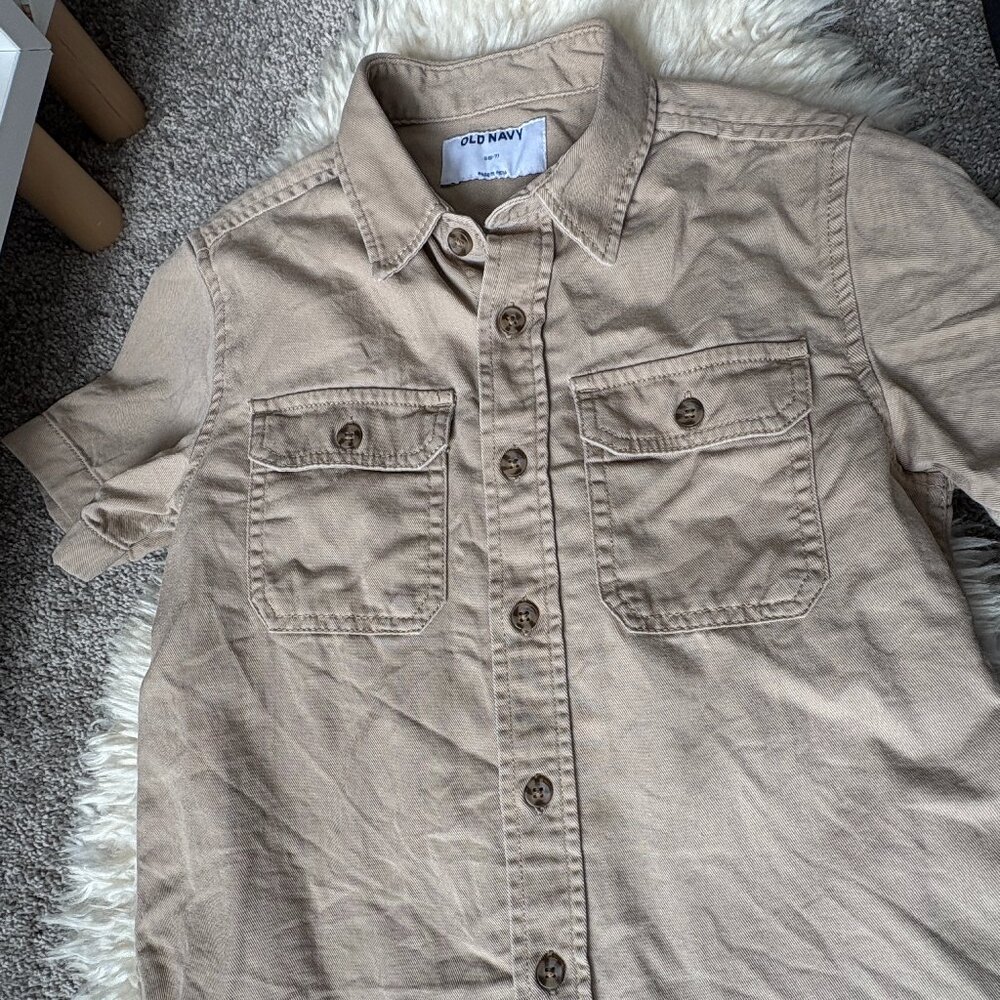 Boys OldNavy Khaki Shortsleeve Shirt, Like New